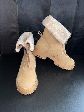 Women’s No Boundaries Sand Faux-Shearling Winter Ankle Boots Size 8